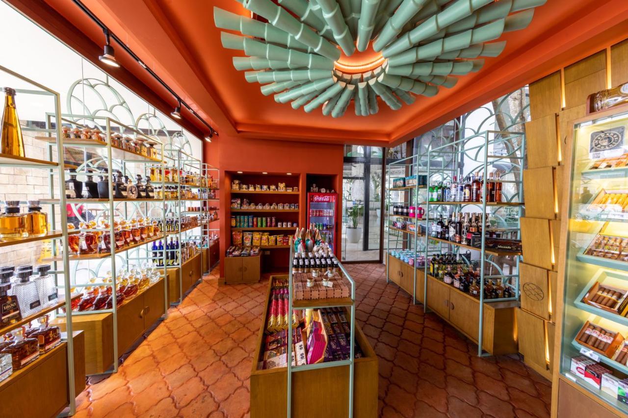 บาเอีย ปรินซิเป แกรนด์ ตูลุม - ออล อินคลูซีฟ Hotel Riviera Maya ภายนอก รูปภาพ A shop in the airport