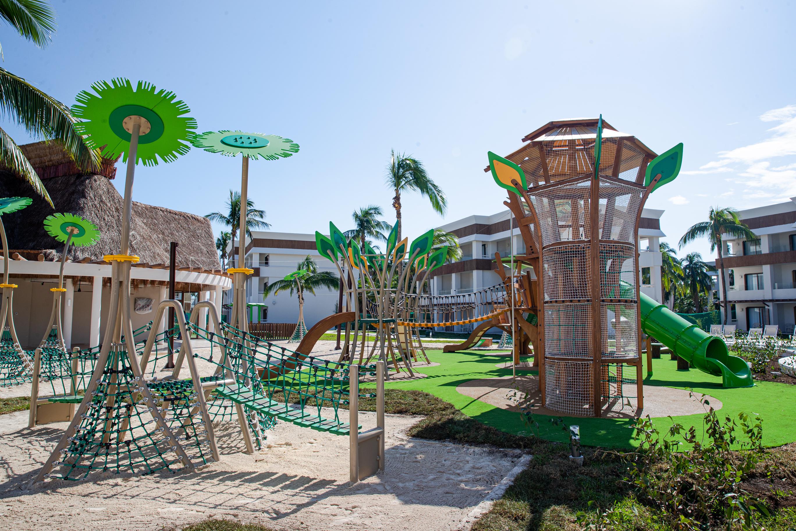 บาเอีย ปรินซิเป แกรนด์ ตูลุม - ออล อินคลูซีฟ Hotel Riviera Maya ภายนอก รูปภาพ Playground at the Grand Palladium Hotel, Cancun, Mexico